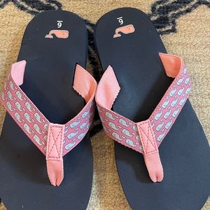 Vineyard Vines flip flops sz 6
